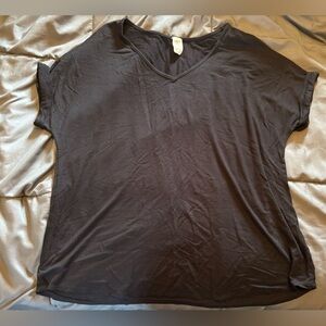 (3/$15) Size medium ivy rose vneck black tshirt